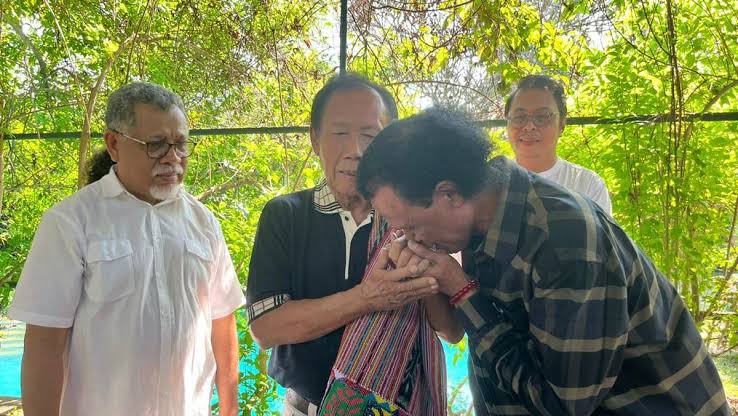 Hercules Minta Maaf hingga Cium Tangan Sutiyoso