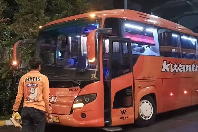 Viral, Bus Pemain Persik Kediri Dilempari Batu