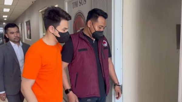 Artis Jonathan Frizzy Dijadikan Tersangka Kasus Vape