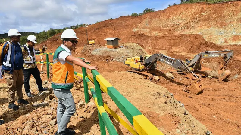 Anomali? Bahlil Disoraki Warga Gag dan Minta Perusahaan Tambang Tetap Dilanjutkan