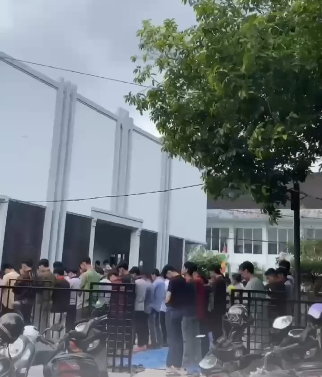 Jumatan di Masjid Ashabul Jannah DPK Provinsi Sulsel, Imam Baca Qunut Nazilah untuk Palestina