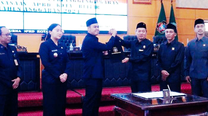 Gelar Paripurna Pertanggungjawaban Pelaksanaan APBD Kota Blitar Tahun Anggaran 2024 ini kata Ketua DPRD dr. Syahrul Alim
