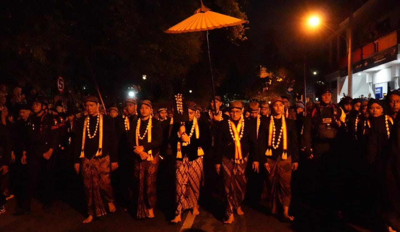 Tradisi Sakral Kirab Pusaka 1 Suro di Kraton Kasunanan Surakarta Hadiningrat
