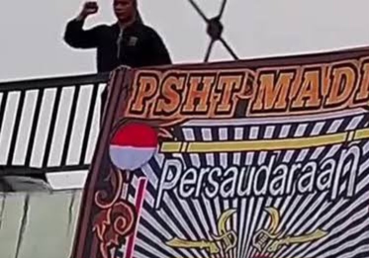 Viral! Komunitas Silat Asal Madiun Geger Usai Bentangkan Spanduk Besar