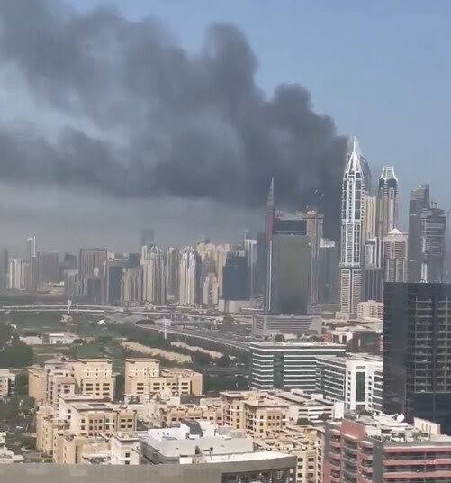Gedung Pencakar Langit di Dubai Kebakaran, Ribuan Orang Mengungsi