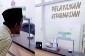 Viral! Petugas Loket Obat Puskesmas Bangkalan Ngopi Berjam-Jam Saat Ditunggu Pasien