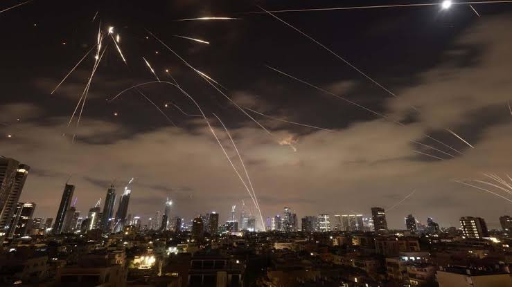 Gempar! Iran Serang Pangkalan Militer AS di Qatar