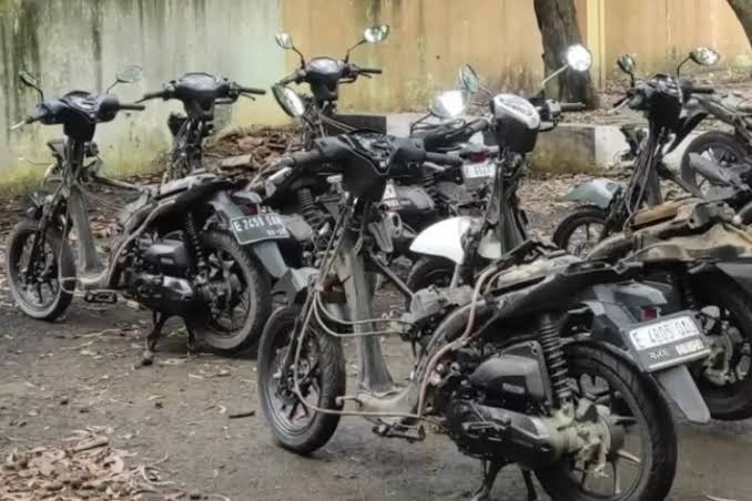 Viral! Baru Sebulan Kerja, Mekanik Bengkel Unggah Ada 13 Rangka Motor Keropos