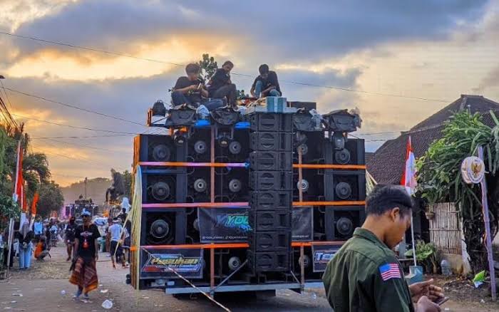 Viral! Sound Horeg Lewati Warga dengan Suara Keras