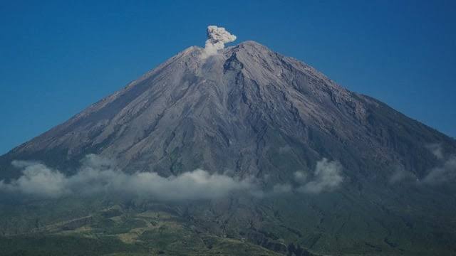 Hampir 5 Jam Lebih, Terjadi Getaran Banjir Lahar di Gunung Semeru