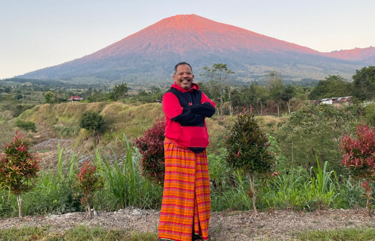 Gunung Tak Lagi Sakral: Johan Rosihan Soroti Krisis Makna dalam Budaya Mendaki