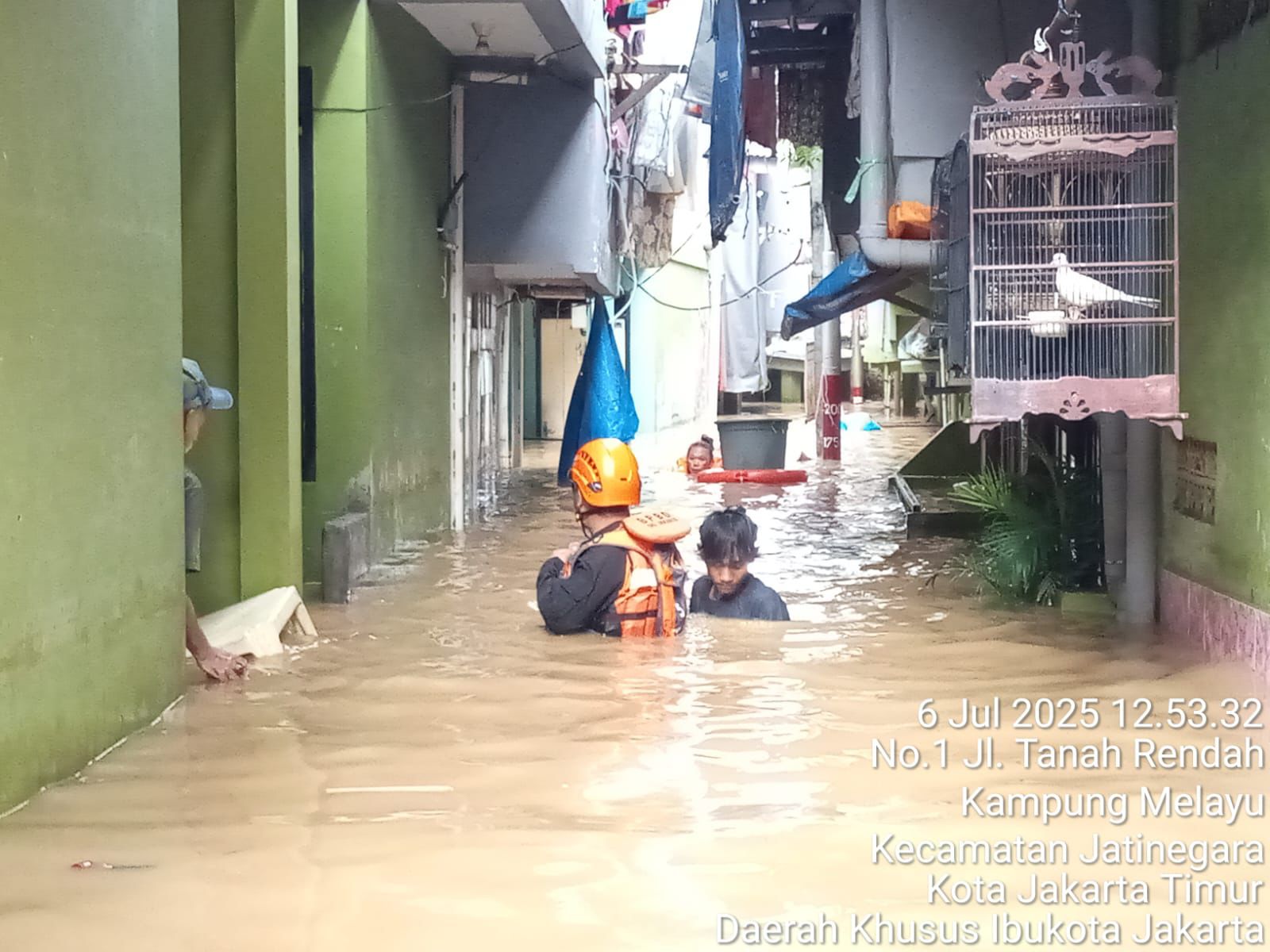 Jakarta dikepung Banjir, Ratusan Jiwa Mengungsi
