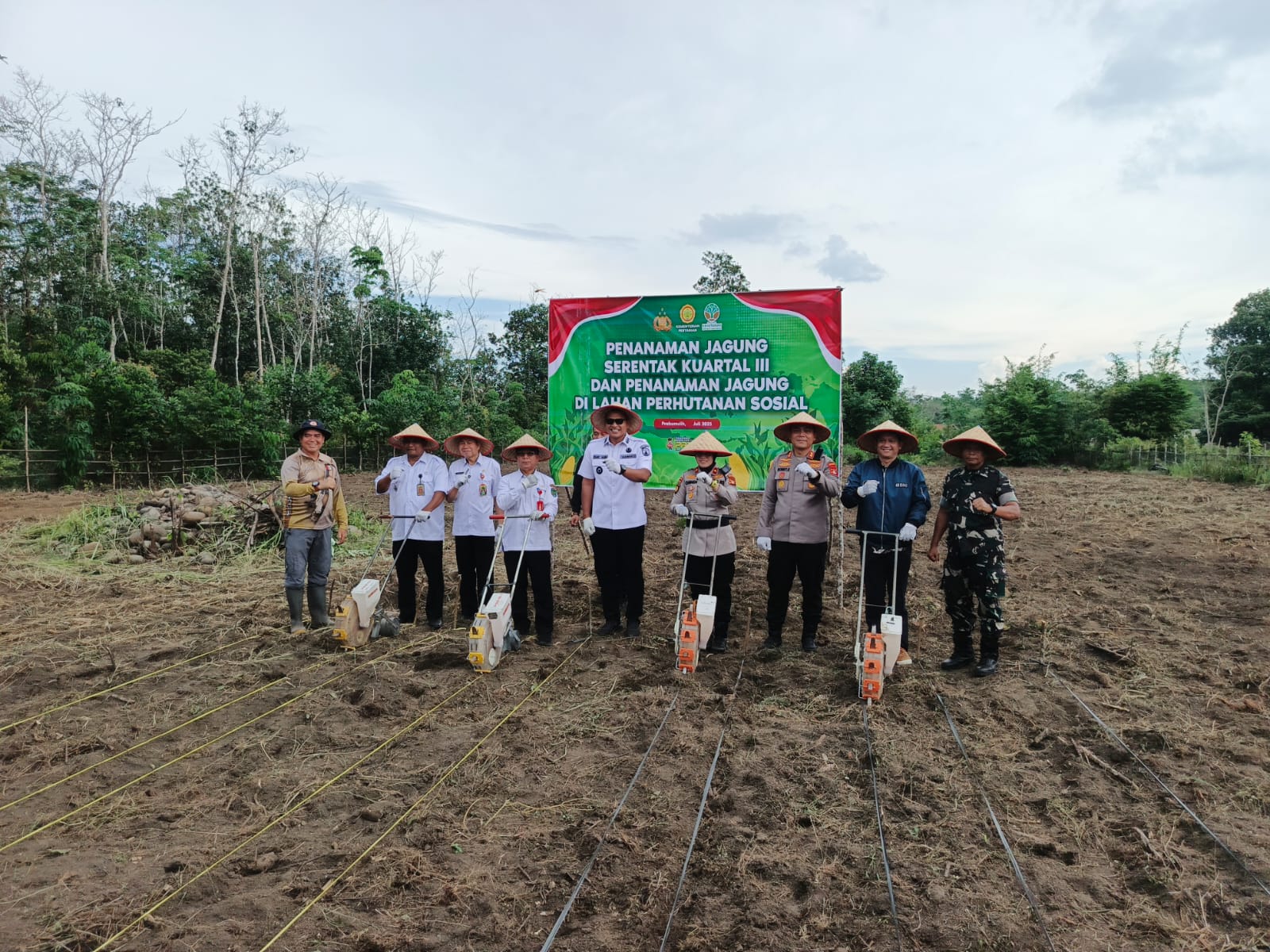 Dukung Asta Cita, Kapolres bersama Wakil Walikota Prabumulih Tanam Jagung Serentak Kuartal III