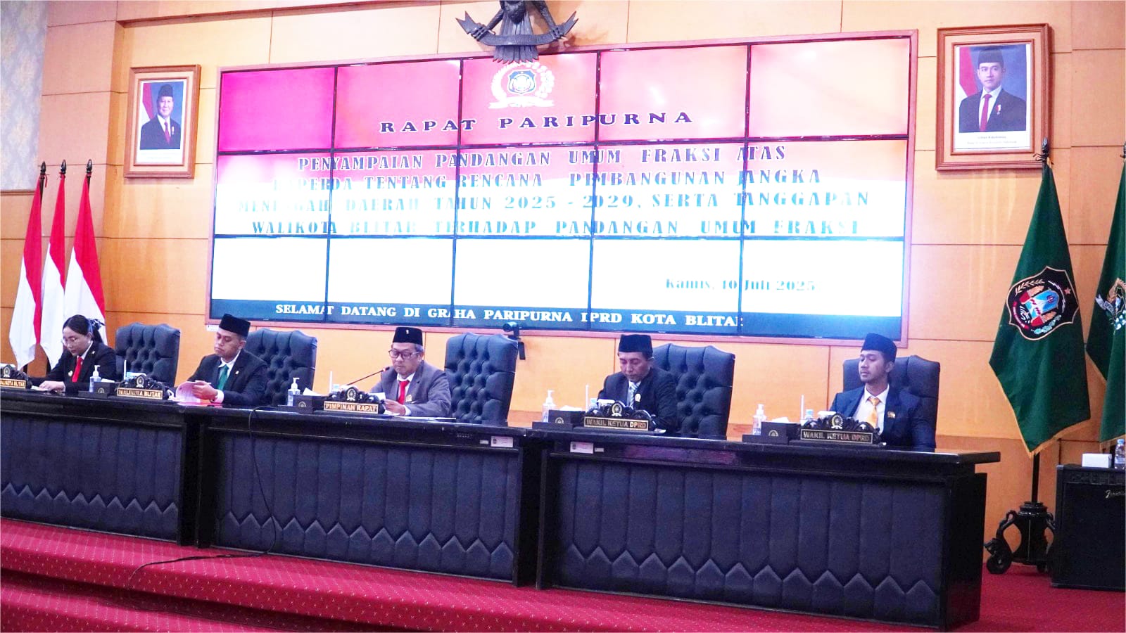 Seluruh Anggota DPRD Kota Blitar Respon Positif Penyampaian Laporan RPJMD 2025 oleh Walikota Blitar