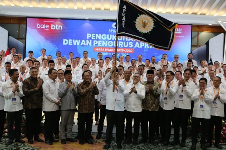 Resmi! Mendagri Tito Karnavian Lantik Dewan Pengurus Apkasi Masa Bhakti 2025-2030