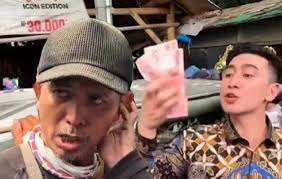 Pedagang Mengaku Rugi Usai Dagangannya Diborong Verrell Bramasta