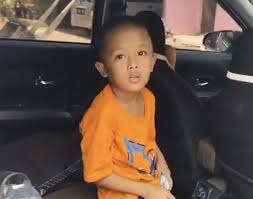 Viral! Bocah Pengamen Ketangkap Ambil Uang dalam Mobil