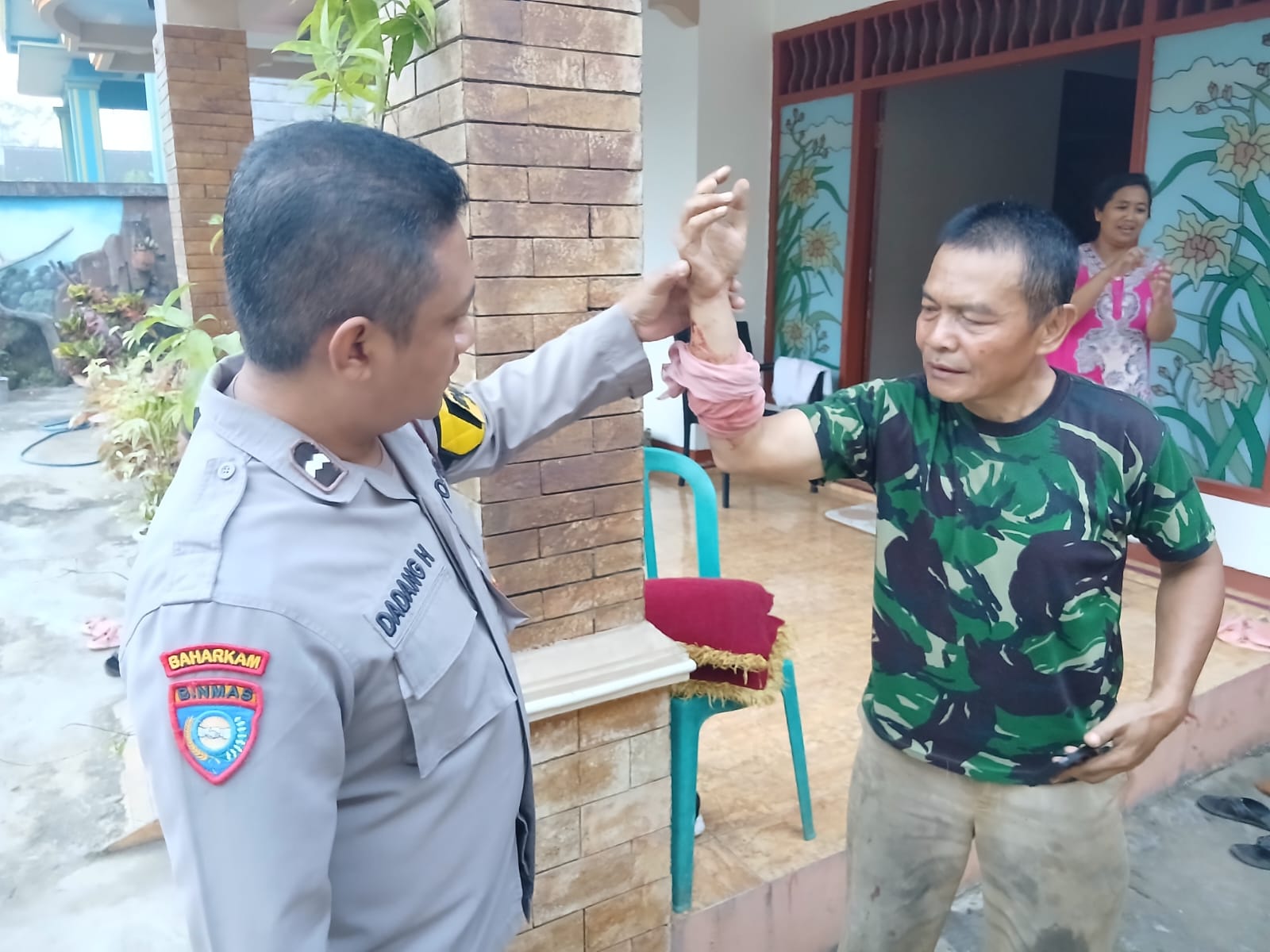 Plt Kades Umbul Damar Dibacok Warganya Sendiri Gara-Gara Bakar Sampah Sembarangan