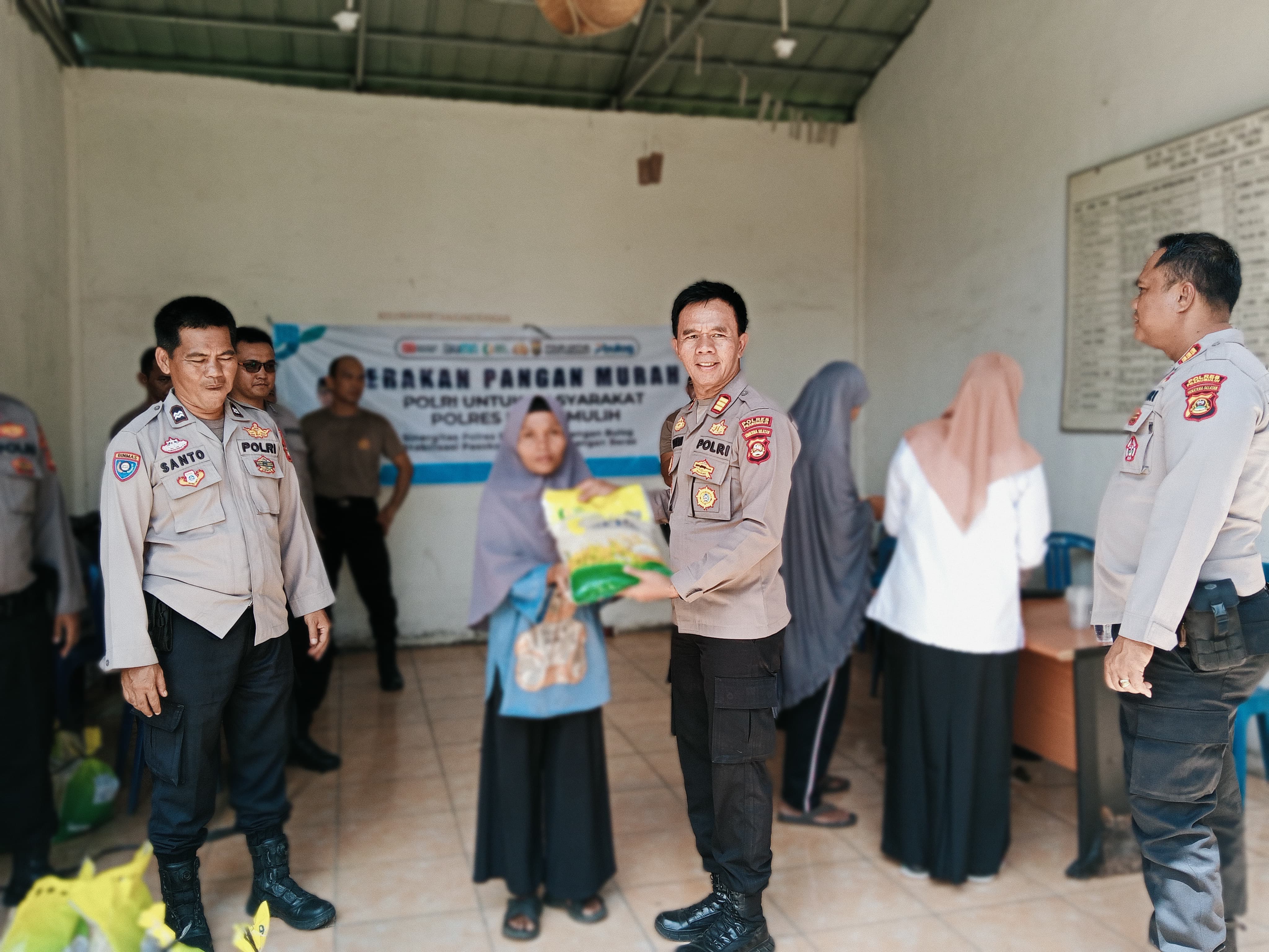 Kerjasama Dengan Bulog dan Disperindag, Polres Prabumulih Gelar Pangan Murah