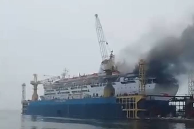 Kapal Dorolonda Terbakar di Tanjung Priok