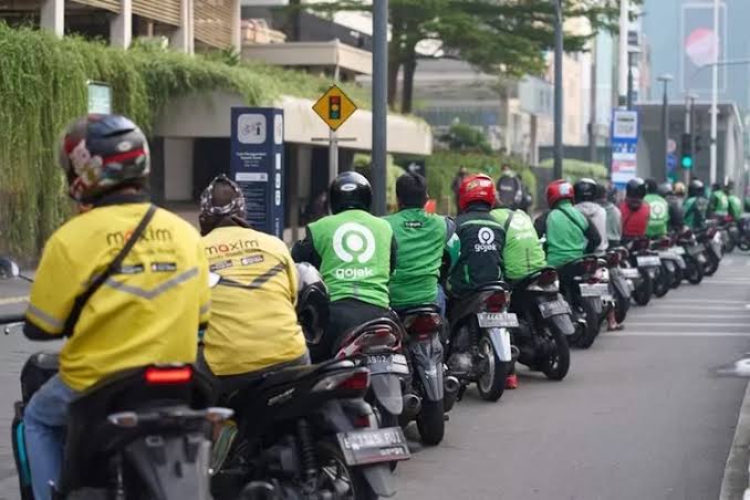 Kepastian Hukum Bisnis Transportasi Online Di Indonesia