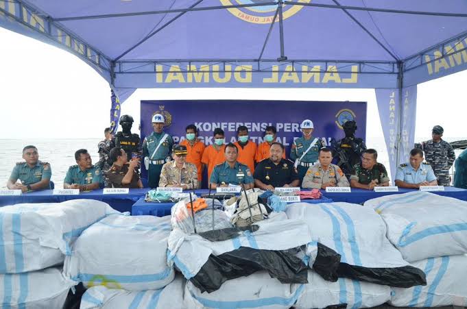 TNI AL Berhasil Gagalkan Penyelundupan 6 Kontainer Ballpress