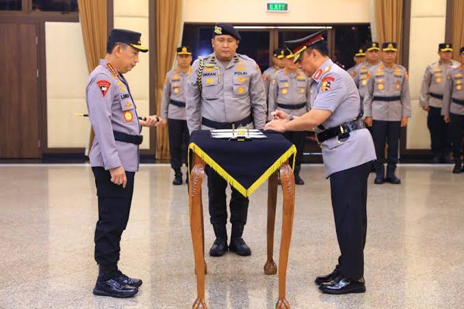 Kapolri Jenderal Listyo Sigit Prabowo Resmi Lantik Komjen Pol Dedi Prasetyo sebagai Wakapolri