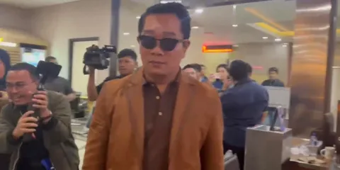 Jalani Tes DNA, Ridwan Kamil Tiba di Gedung Bareskrim Polri