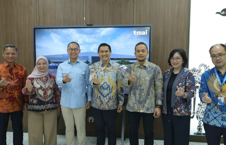 Kunjungi Pabrik Solar Panel Terbesar se-Asia Tenggara, Eddy Soeparno: Berdayakan Industri Lokal untuk Transisi Energi