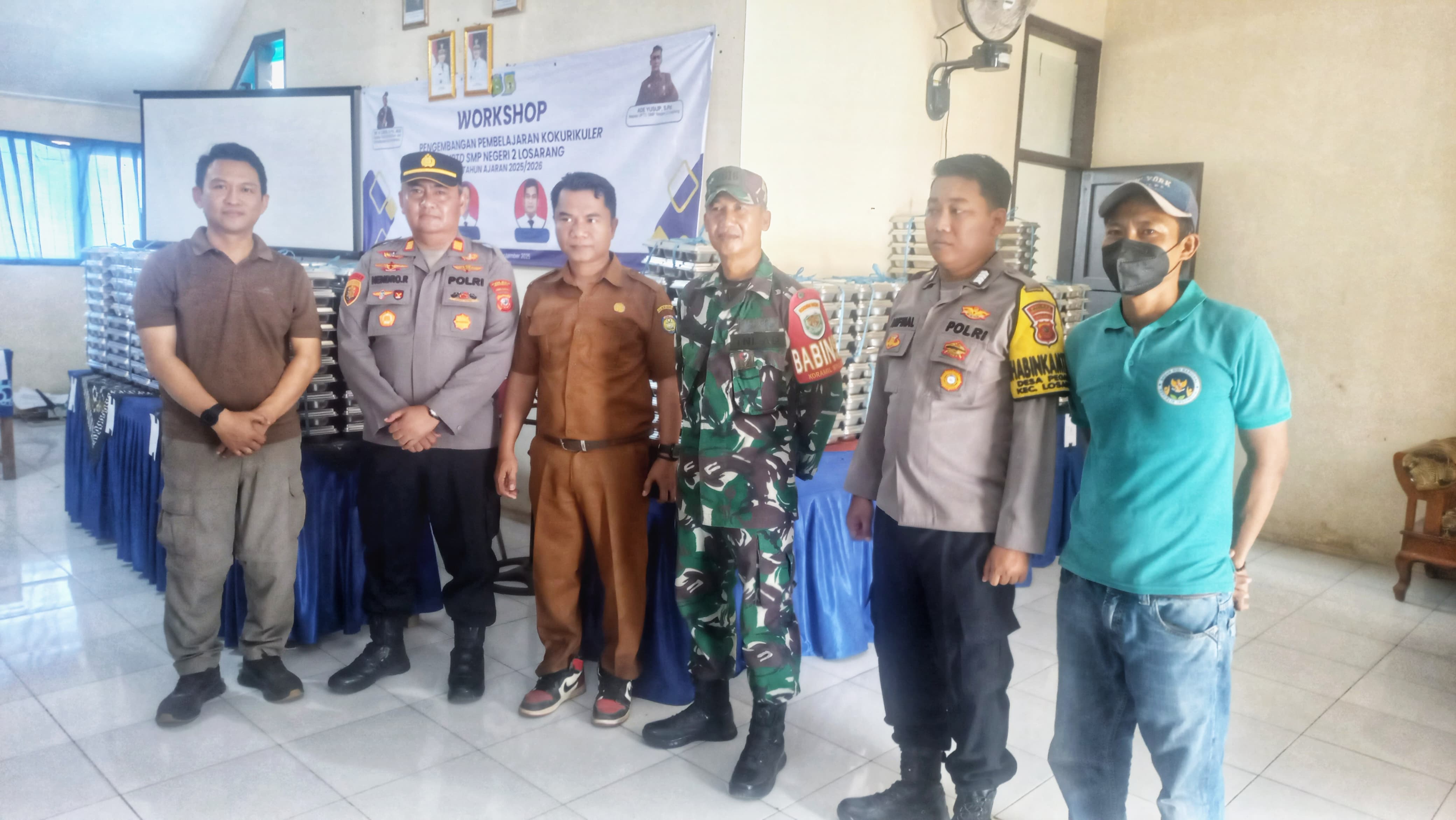 MBG Resmi Hadir di Losarang, Ribuan Siswa SD-SMP Nikmati Makan Bergizi Gratis