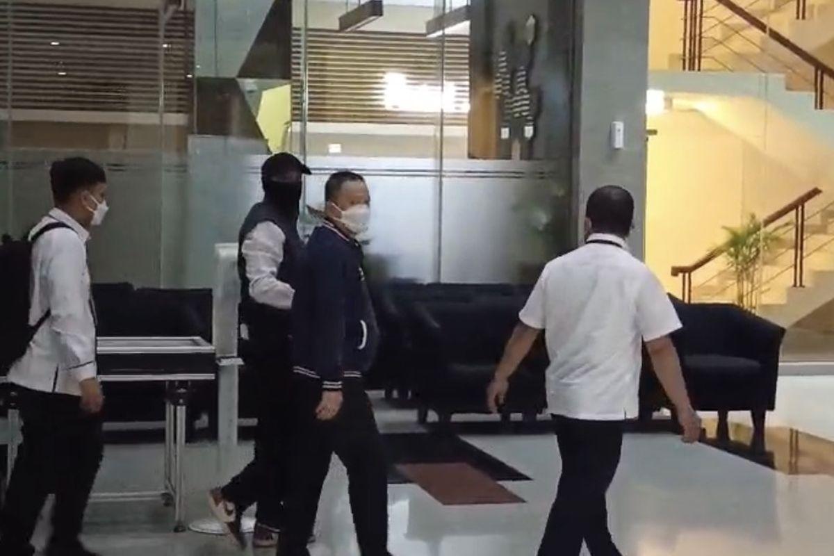 Menas Erwin Dijemput Paksa KPK