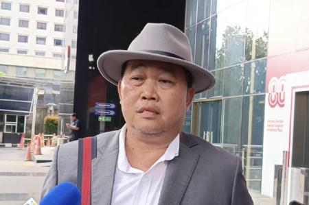 MAKI Sodorkan Foto-Foto Istri Pejabat yang Haji Furoda ke KPK