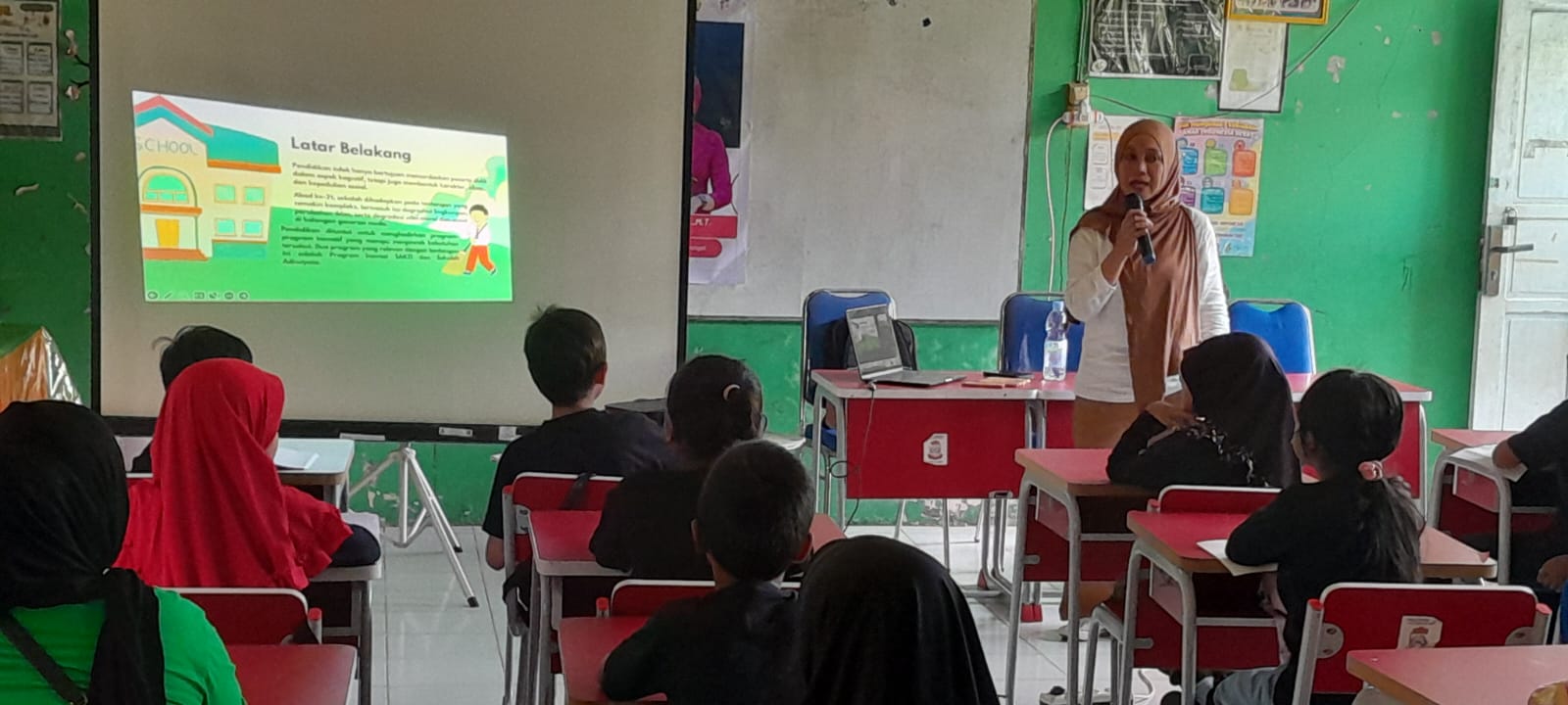 Dr Sri Gusty Beri Penguatan di SD Inpres Kelapa Tiga 1 Makassar