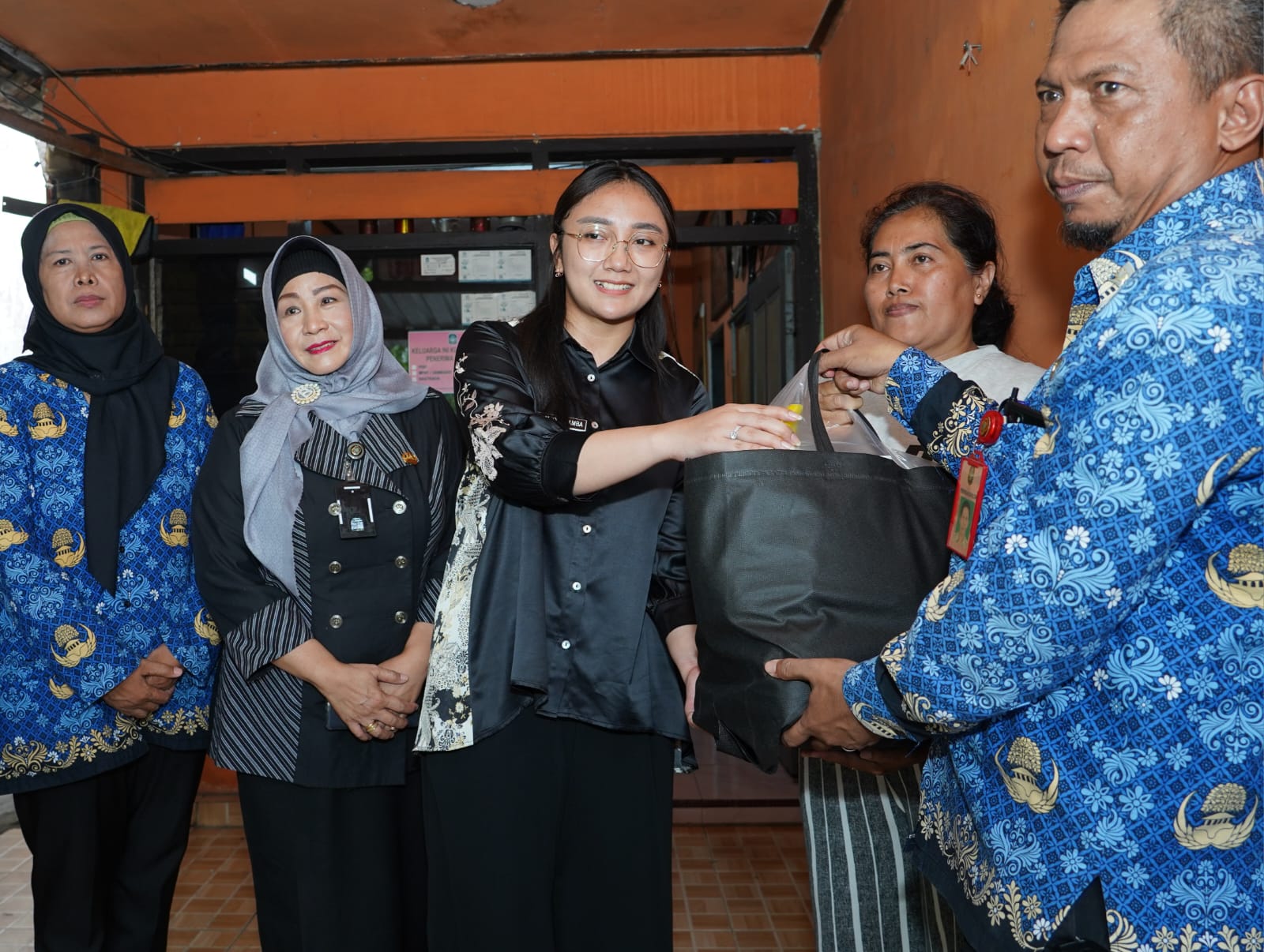 Kunjungi Warga Korban Angin Ribut Tiga Keluran Elim Tyu Samba Salurkan Bantuan Sembako