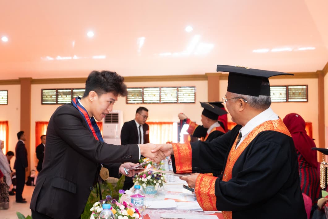 Promotor Combat Sport Kalbar, Alex Kristian, Raih Gelar Magister di Universitas Tanjungpura