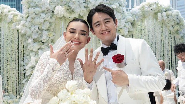 Amanda dan Kenny Austin Resmi Menikah di Hotel Berbintang
