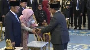 Prabowo Resmi Anugerahkan Gelar Pahlawan Nasional kepada Soeharto dan 9 Tokoh Lainnya