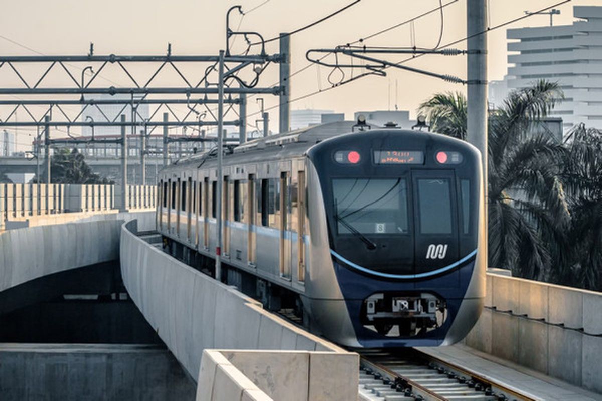 Karyawan Berpenghasilan di Bawah Rp6,2 Juta Gratis Naik TransJ-MRT-KRL-LRT