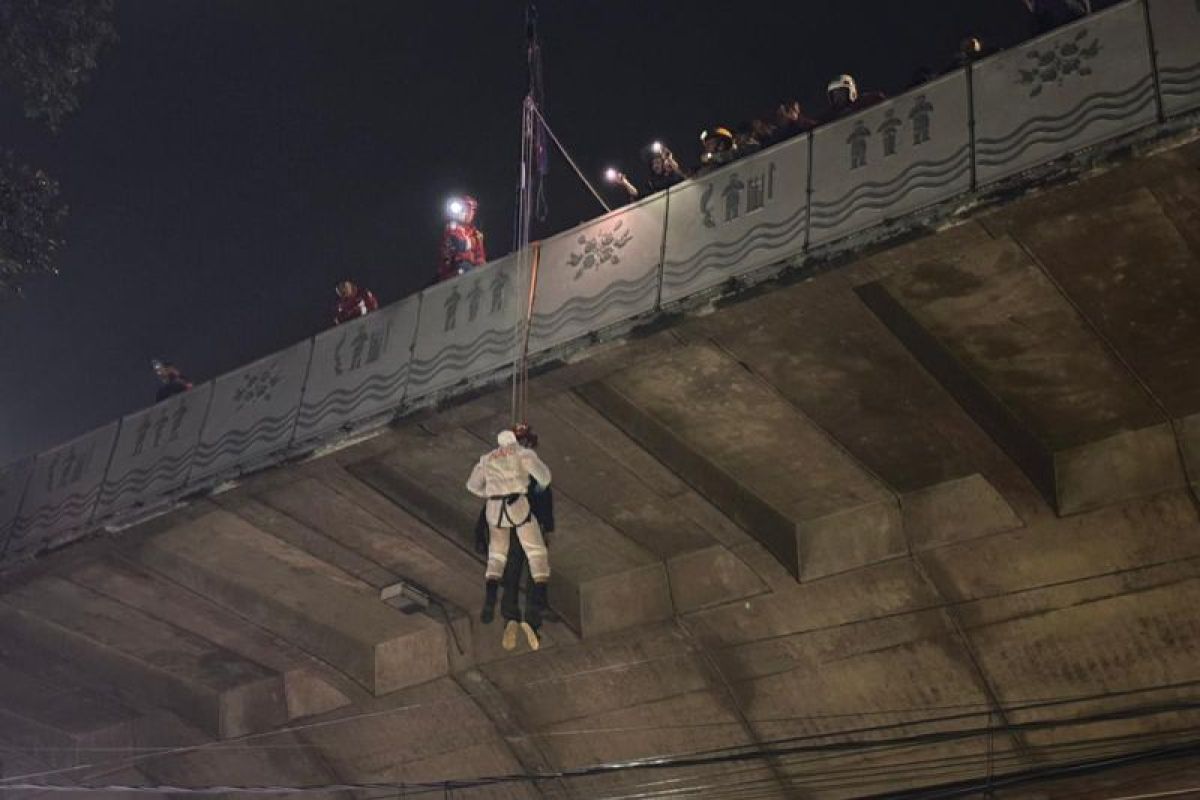 Identitas Pria Gantung Diri di Flyover Pasupati Berhasil Diungkap