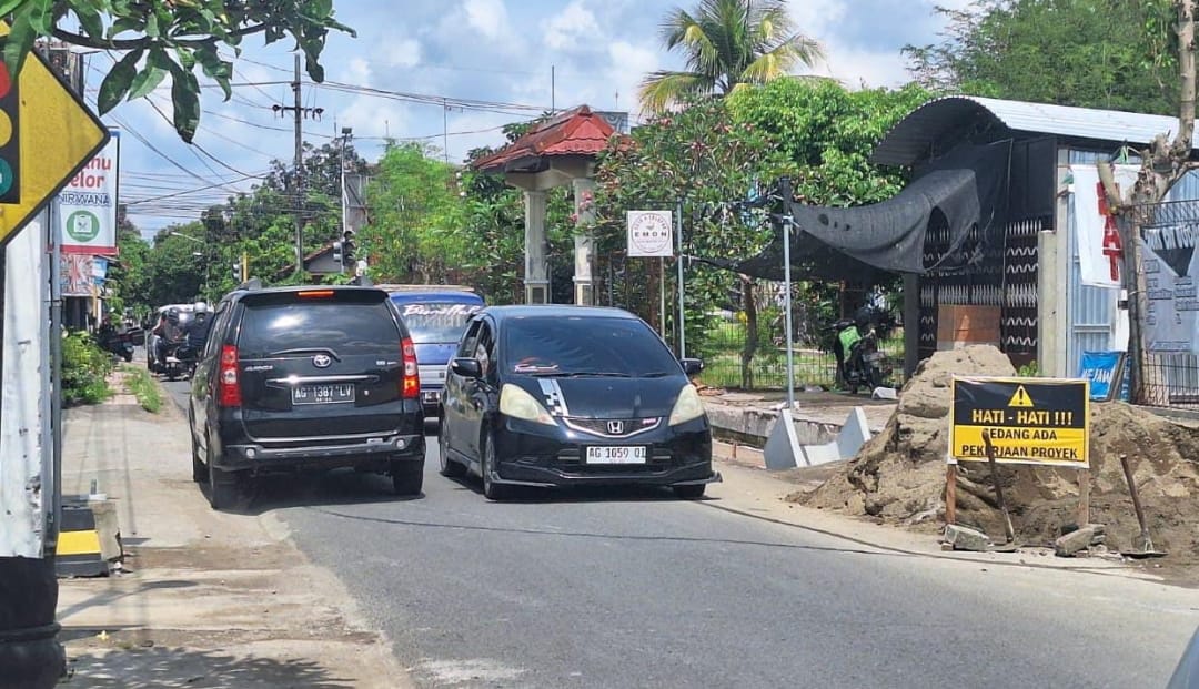 Minim Transparansi Proyek Drainase di Kota Blitar, Warga Pertanyakan Kepatuhan Aturan