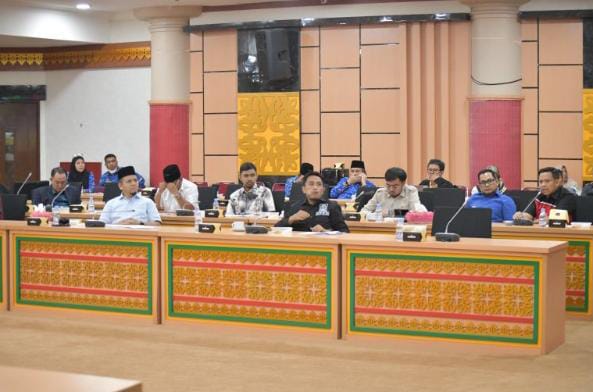 Badan Anggaran (BANGGAR) DPRD Provinsi Riau bersama Tim Anggaran Pemerintah Daerah (TAPD) Provinsi Riau