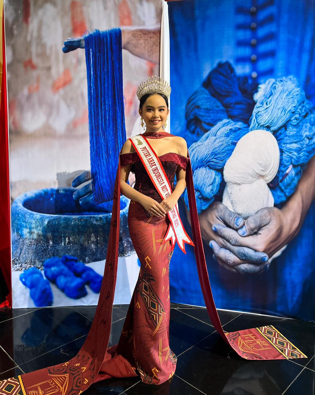 Kirana Sahira Yuswan Tampil Elegen di Pagelaran Mahakarya Batik Nusantara