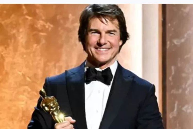 Aktor Tom Cruise Raih Piala Oscar Perdana