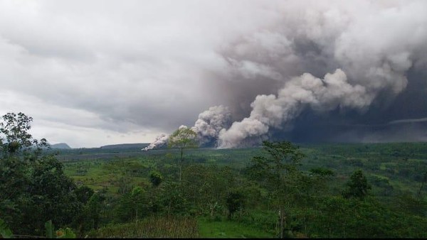 Semeru Erupsi Lagi, Luncurkan Awan Panas Sejauh 7 Kilometer