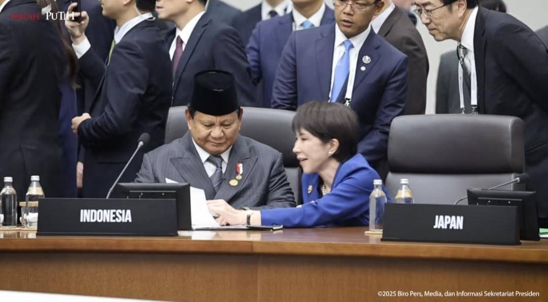 Viral! Momen PM Jepang Geser Kursi ke Prabowo