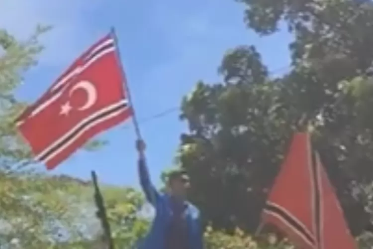 Di Tengah Duka, Bendera GAM Berkibar di Aceh