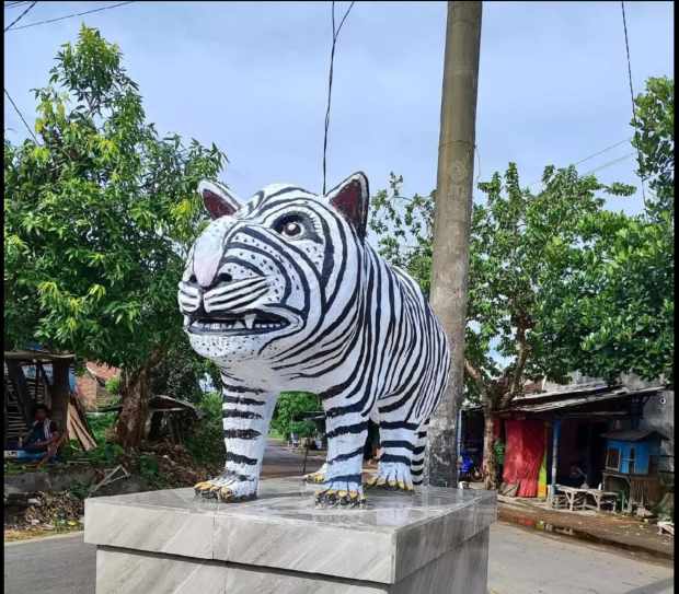 Patung Macan Putih di Balongjeruk Viral