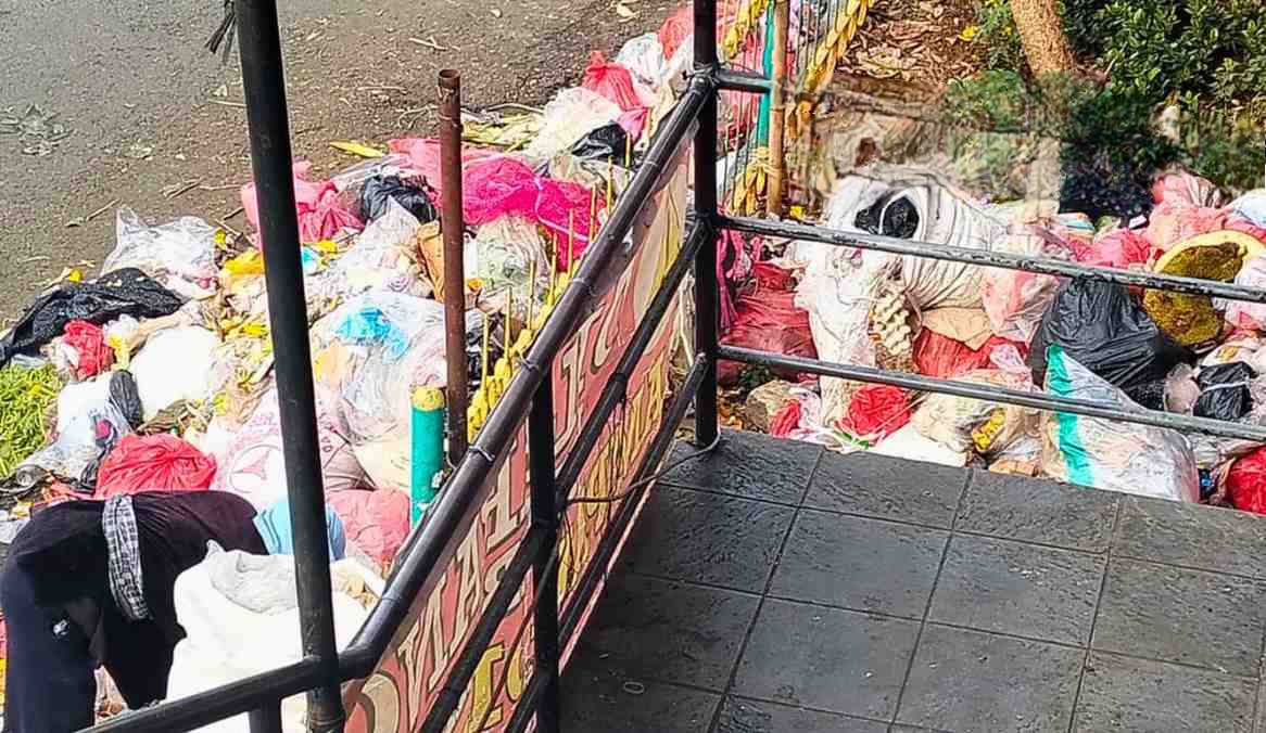 Pasar Ciputat Dikepung Sampah