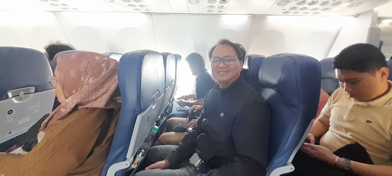 Drama 15 Menit Menjelang Pesawat Landing, dan Cerita Penyumbat Kuping