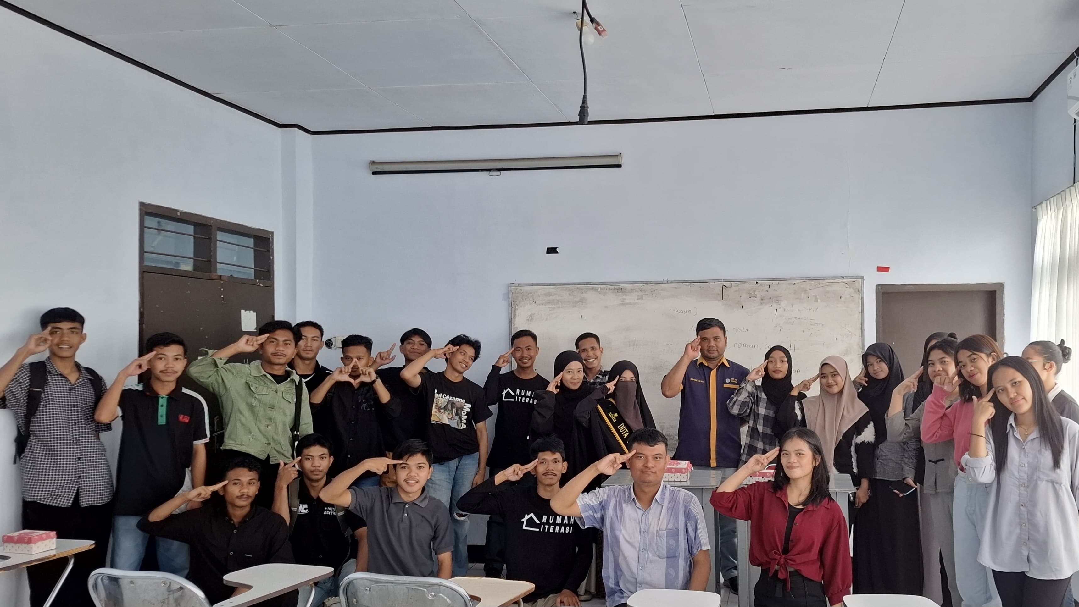 Bukan Sekadar Membaca, Tapi Mengolah Makna: Pesan Literasi dari Dialog Publik YPUP Makassar